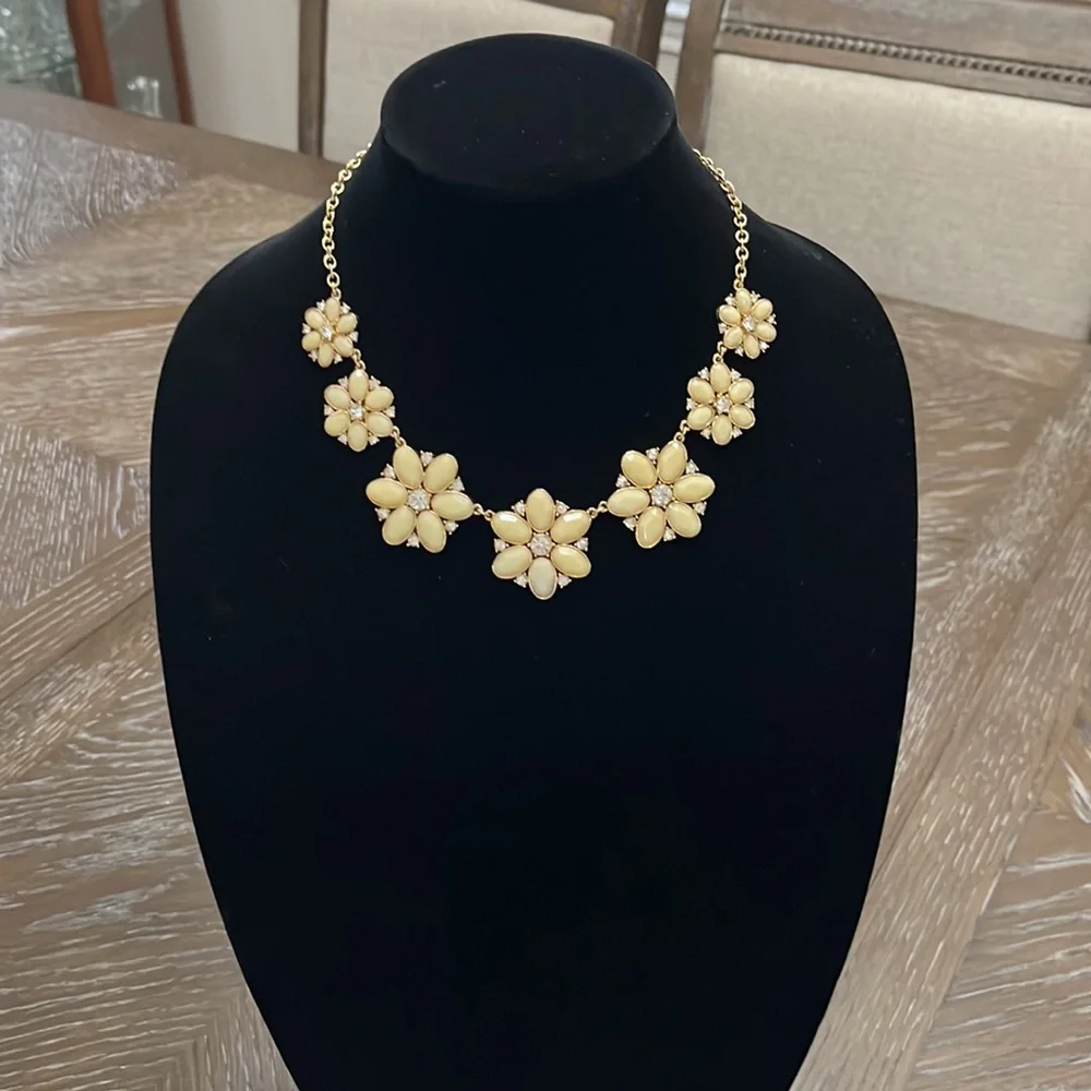 Kate Spade Floral cream daisy flower statement necklace